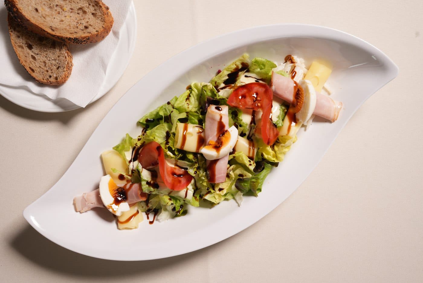 Frischer Salatteller im Gasthof Besenhardt